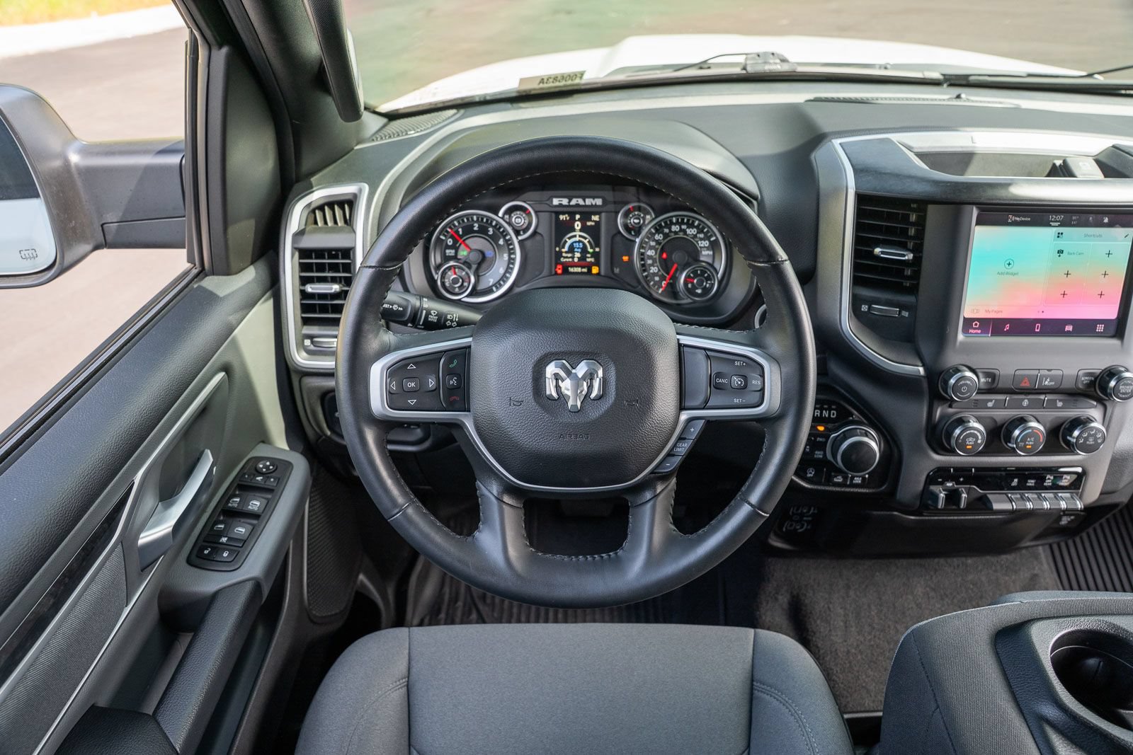 Used 2023 RAM 1500 Big Horn AWD/4WD image 29
