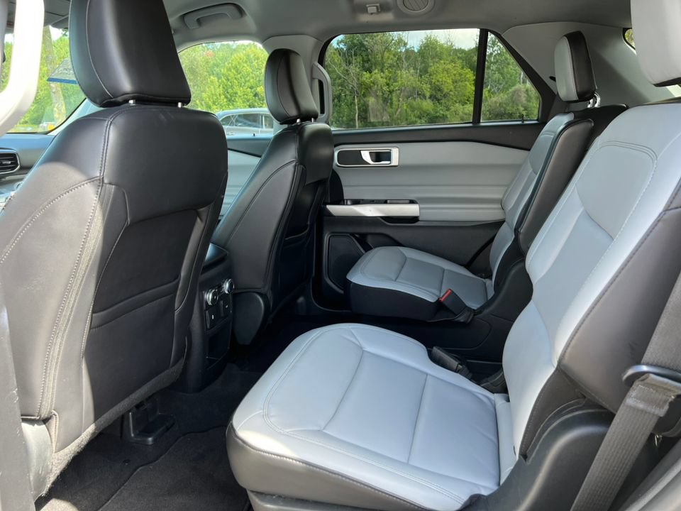 Certified 2021 Ford Explorer XLT w/ Equipment Group 202A AWD/4WD image 4