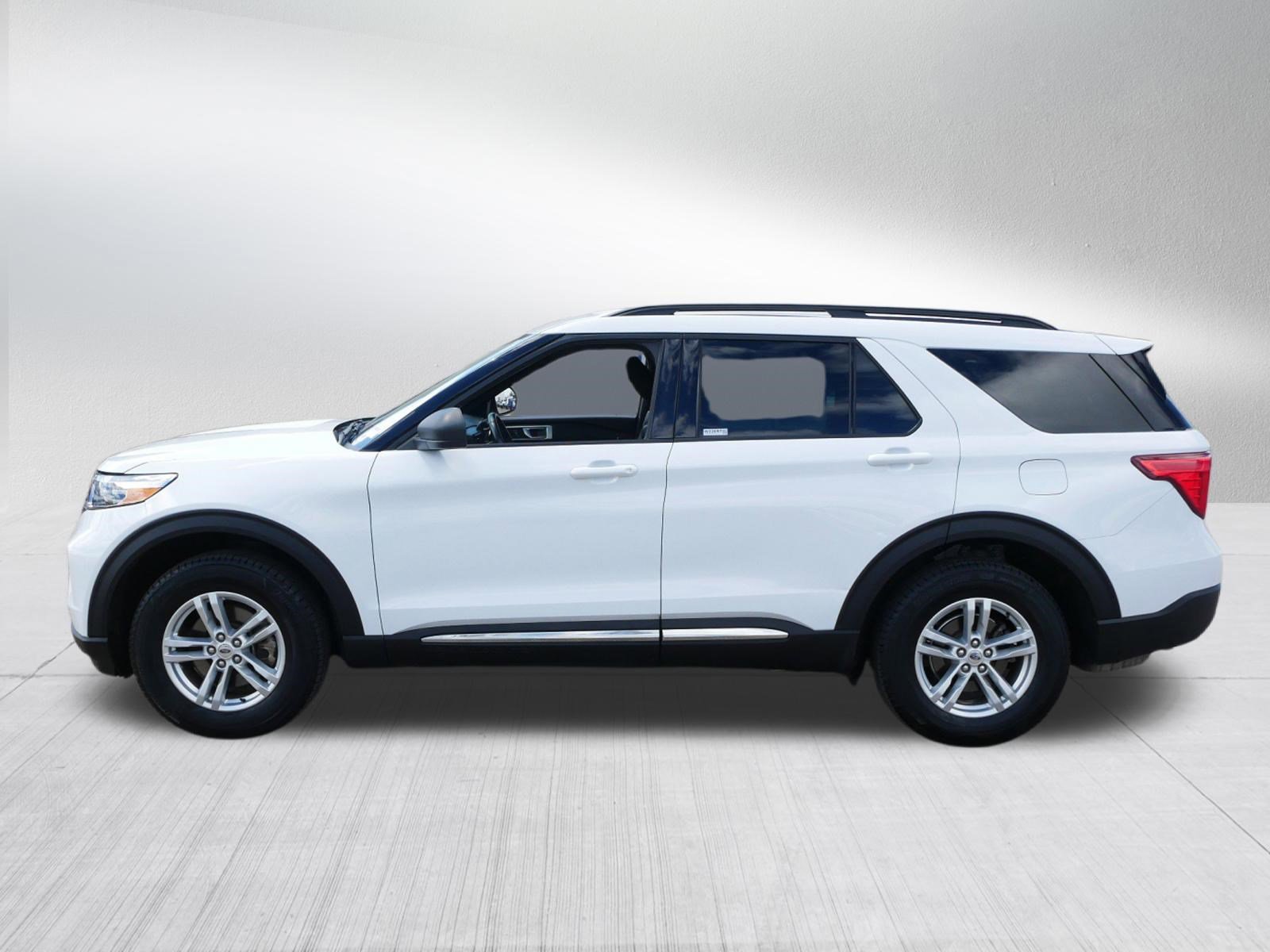 Certified 2020 Ford Explorer XLT w/ Equipment Group 202A AWD/4WD image 4