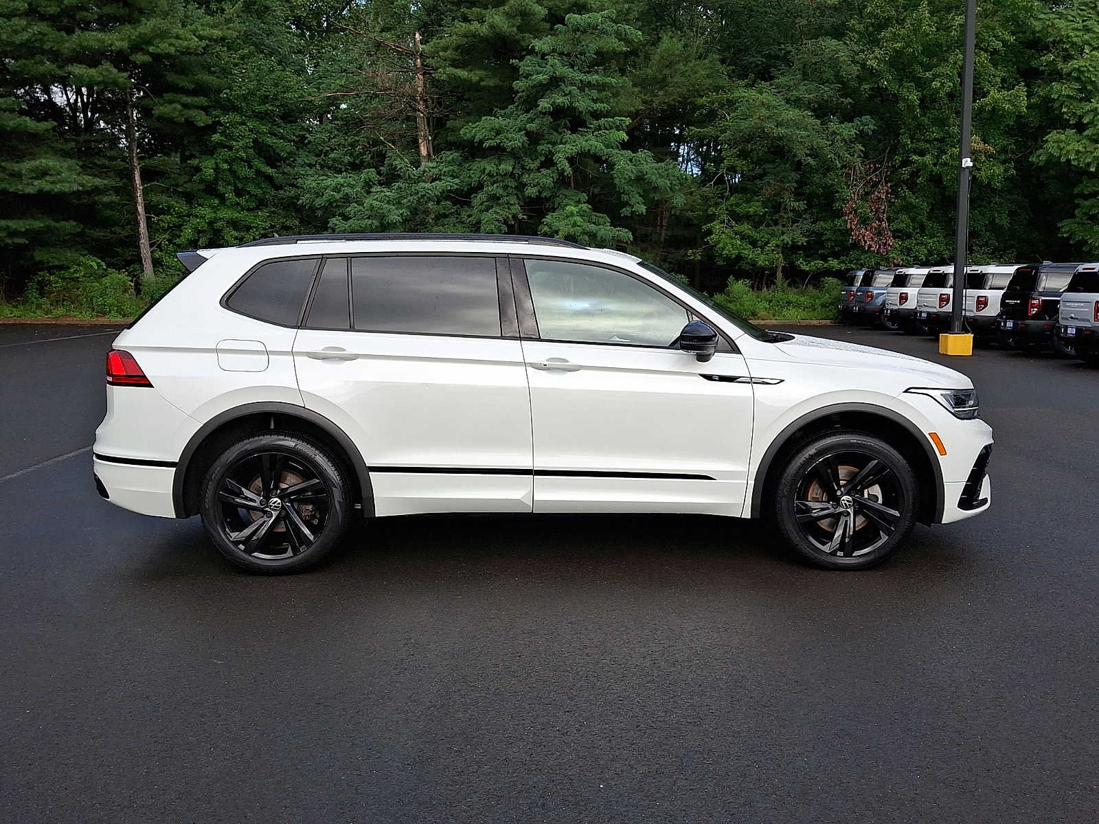 Used 2024 Volkswagen Tiguan SE R-Line AWD/4WD image 7
