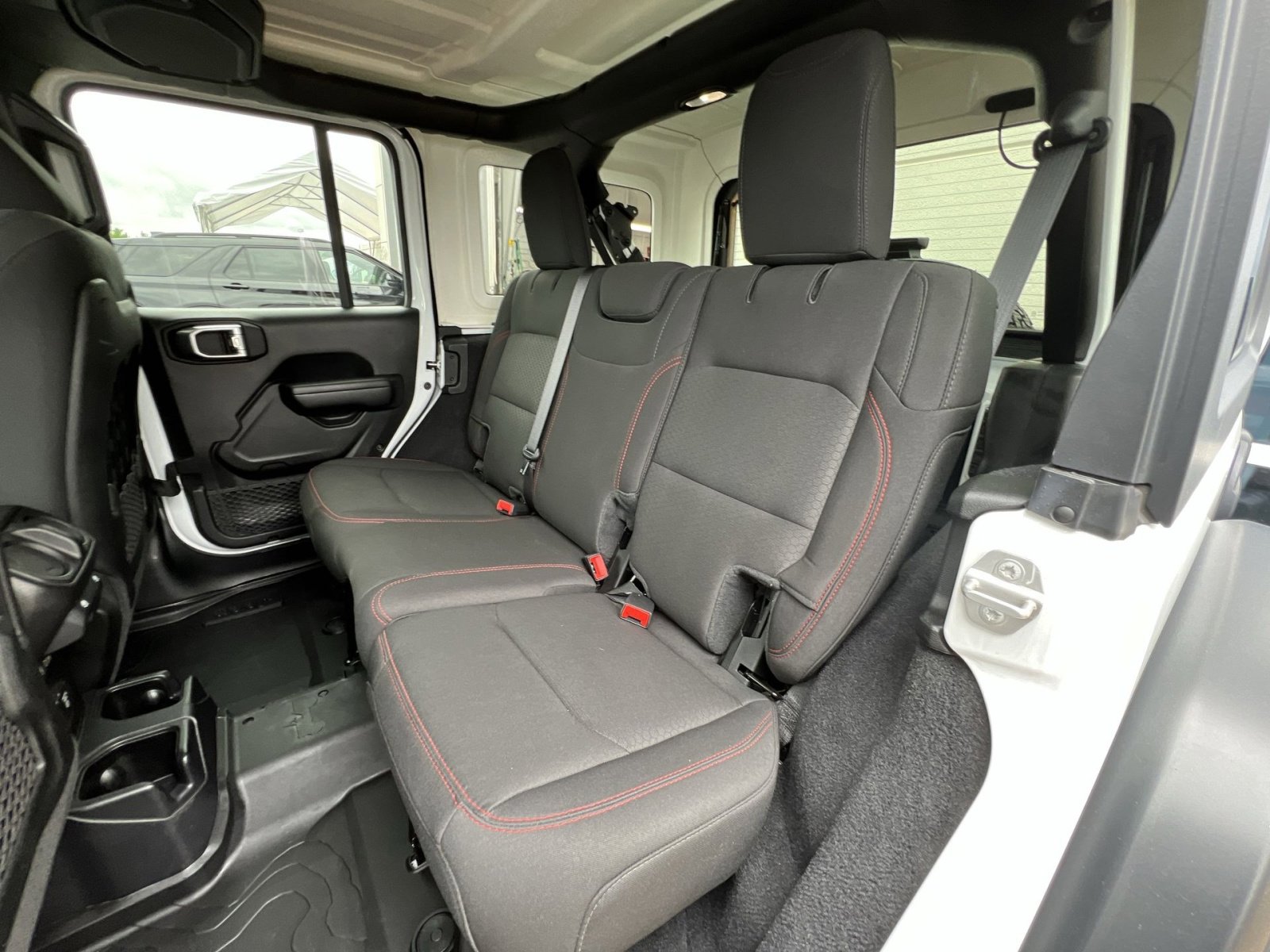Used 2021 Jeep Wrangler Unlimited Rubicon w/ Cold Weather Group AWD/4WD image 31