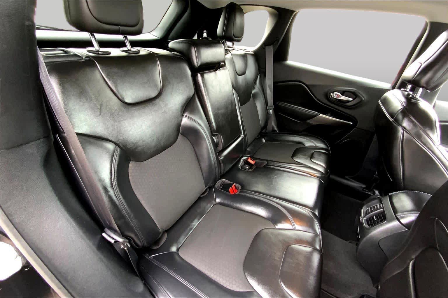 Used 2020 Jeep Cherokee Latitude Plus FWD image 17