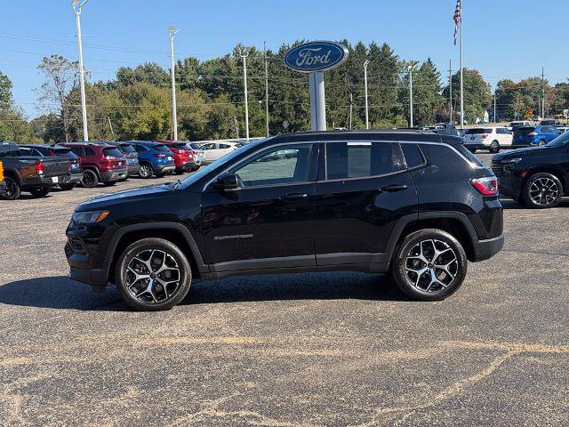 Used 2025 Jeep Compass Limited AWD/4WD image 6