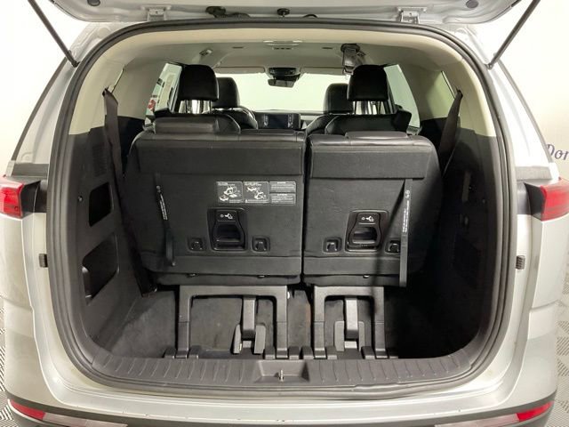 Used 2022 Kia Carnival LX image 11