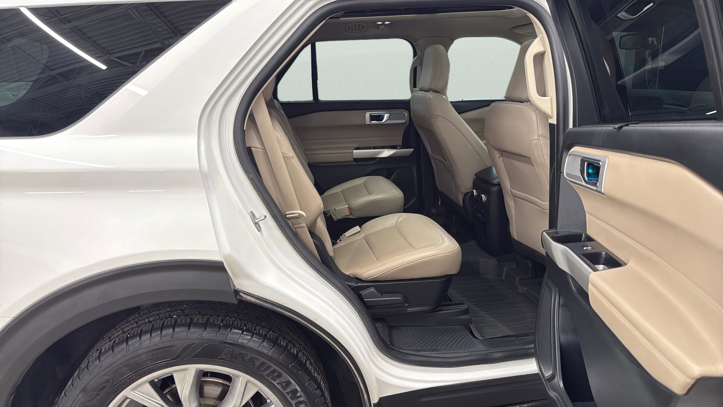 Certified 2021 Ford Explorer Limited w/ Equipment Group 301A image 5