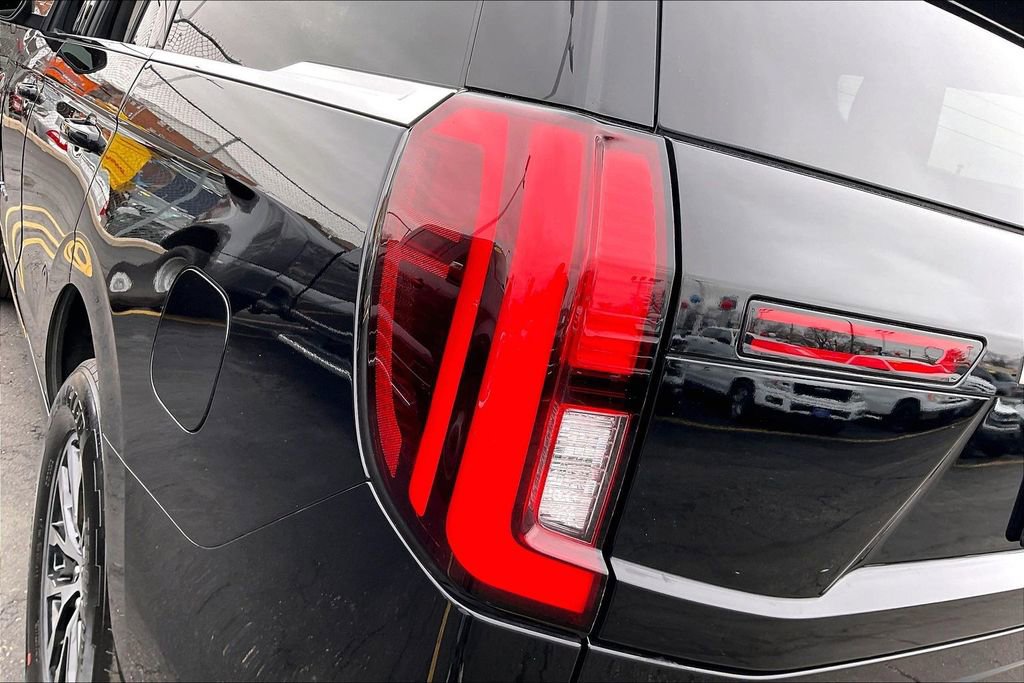 Certified 2025 Ford Expedition Platinum image 29