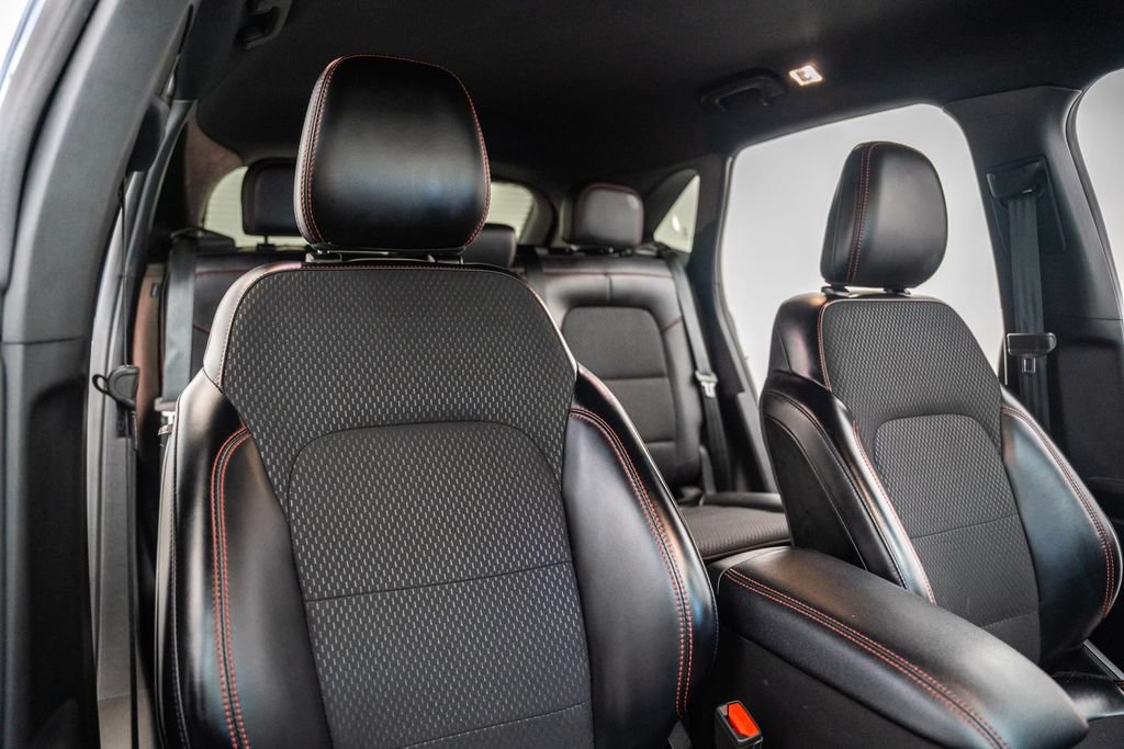 Certified 2025 Ford Escape ST-Line AWD/4WD image 35