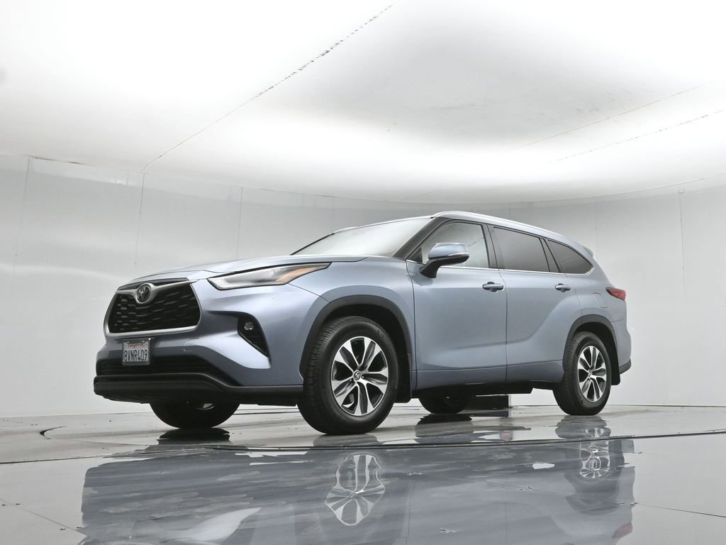 Used 2021 Toyota Highlander XLE image 26