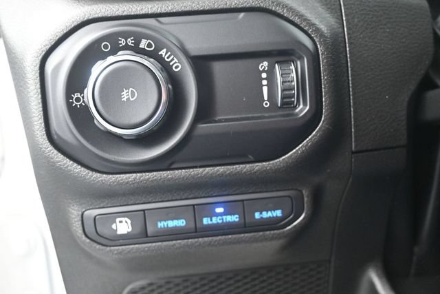 Used 2023 Jeep Wrangler Unlimited Sahara w/ Cold Weather Group AWD/4WD image 7
