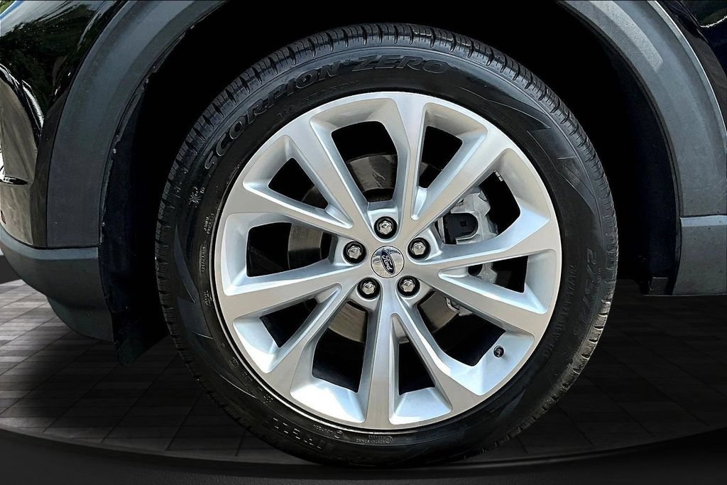 Certified 2024 Ford Explorer Platinum w/ Technology Package AWD/4WD image 37