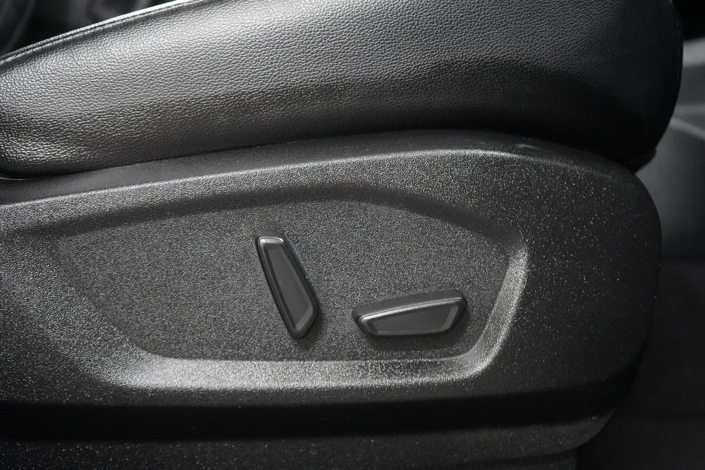Certified 2024 Ford Edge Titanium AWD/4WD image 32