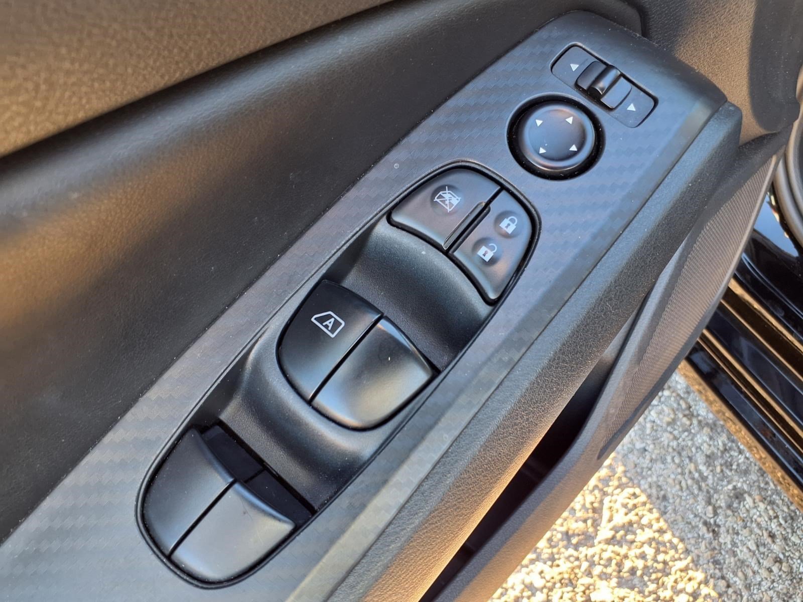 Used 2025 Nissan Altima 2.5 SV FWD image 13