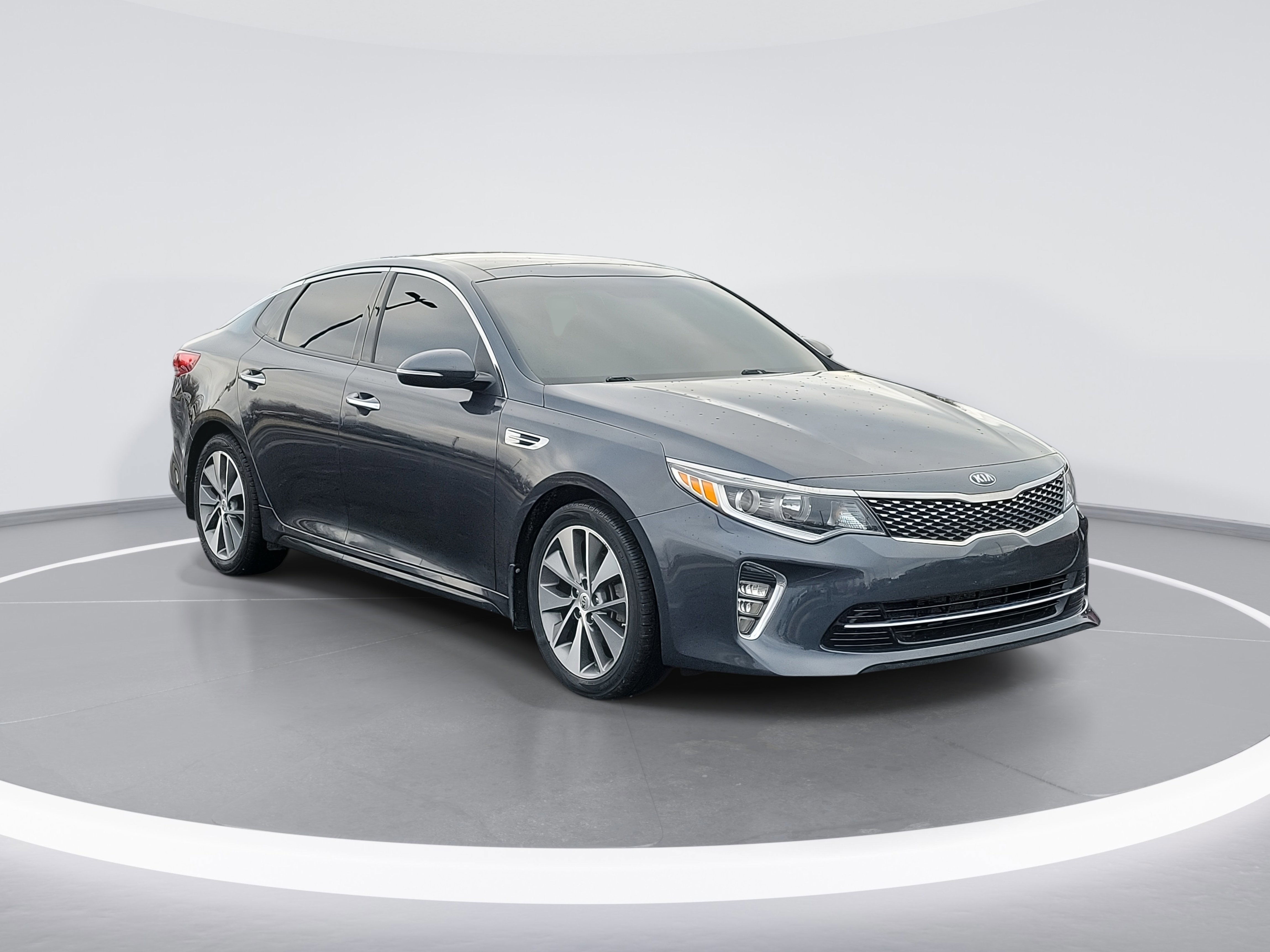 Used 2018 Kia Optima S w/ Pano Sport Package image 4