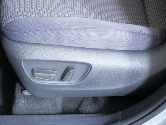 Used 2021 Toyota Highlander LE AWD/4WD image 20