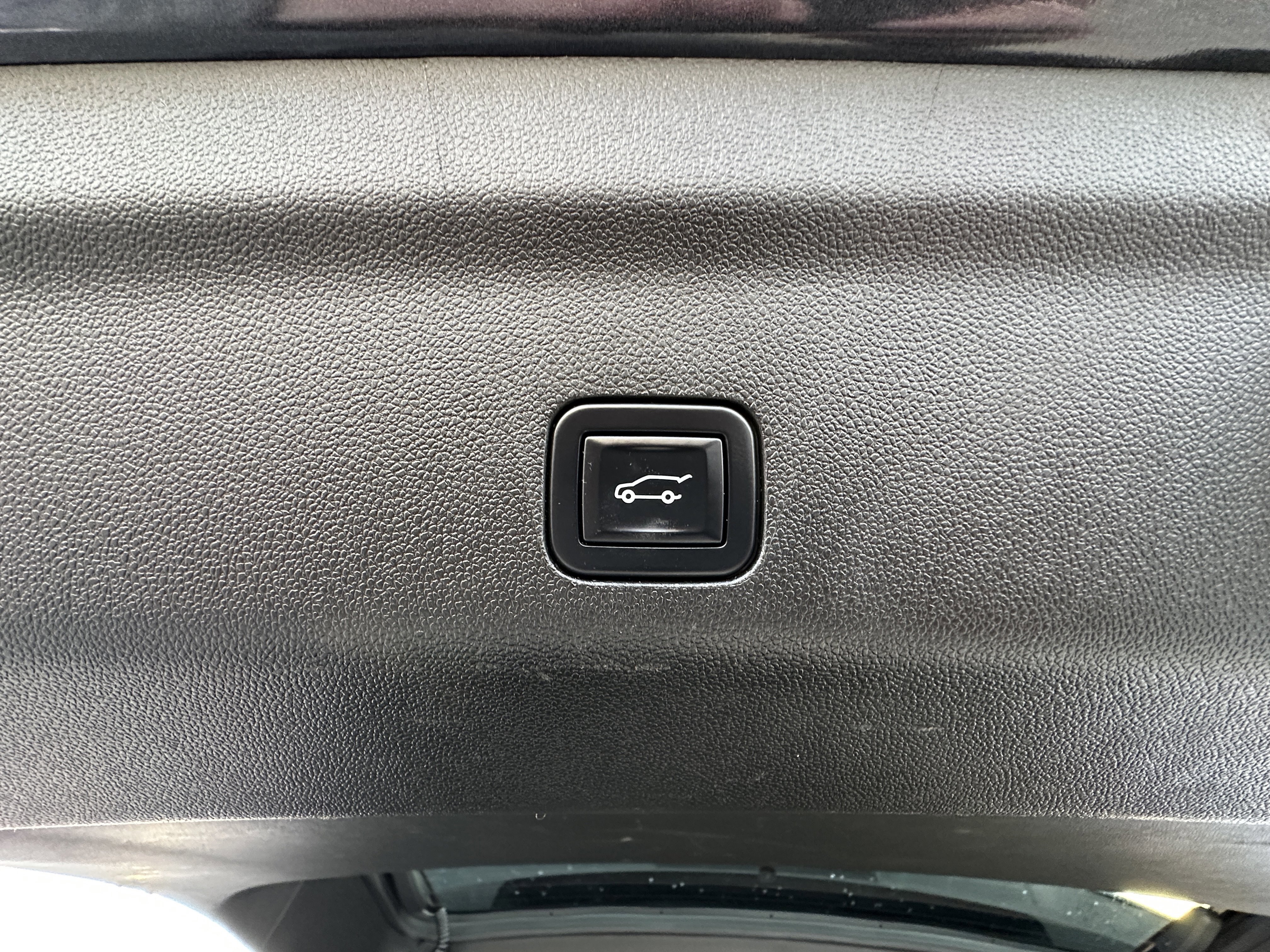 Used 2022 Chevrolet Suburban RST w/ Luxury Package image 13