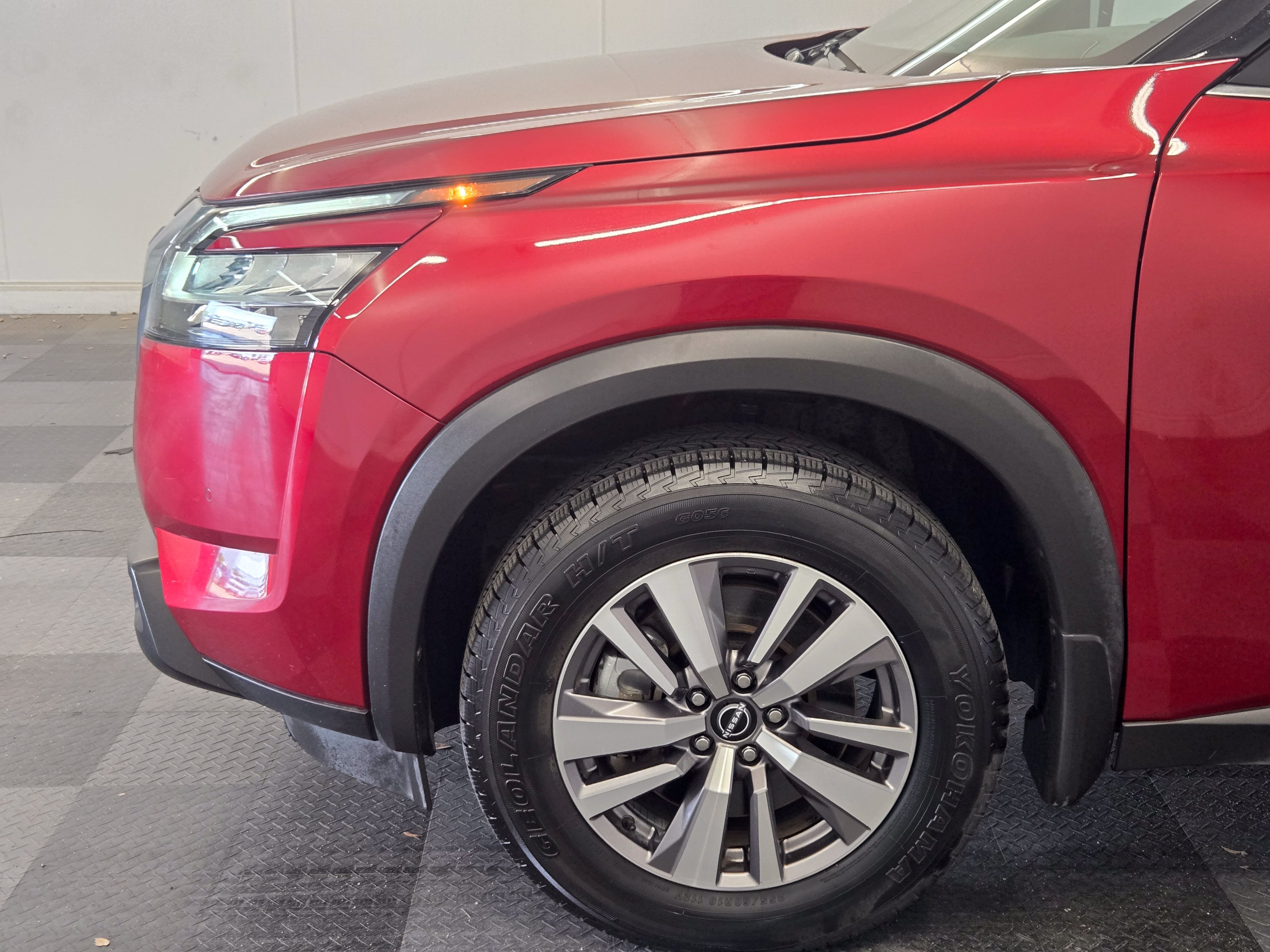 Used 2022 Nissan Pathfinder SL AWD/4WD image 9