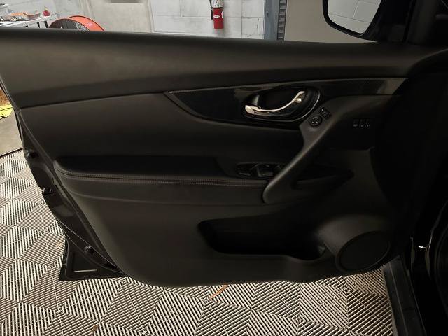 Used 2018 Nissan Rogue SL w/ Premium Package FWD image 16