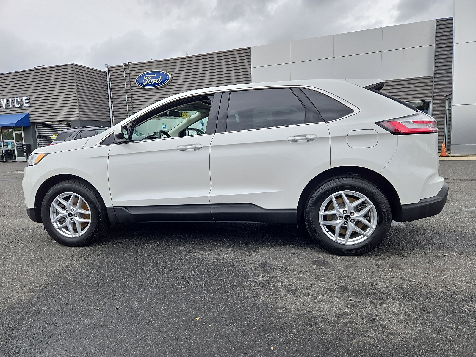 Certified 2024 Ford Edge SEL w/ Convenience Package AWD/4WD image 6