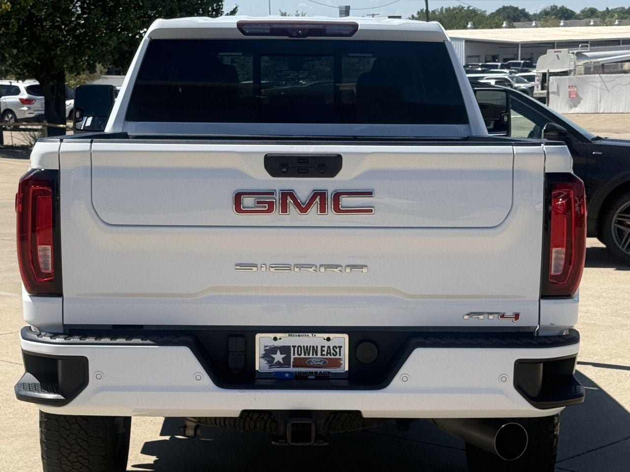 Used 2021 GMC Sierra 2500 AT4 w/ AT4 Premium Plus Package AWD/4WD image 6