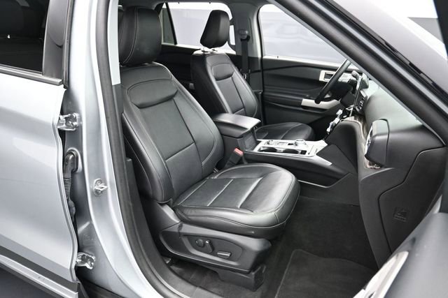 Certified 2023 Ford Explorer Limited w/ Equipment Group 301A AWD/4WD image 32