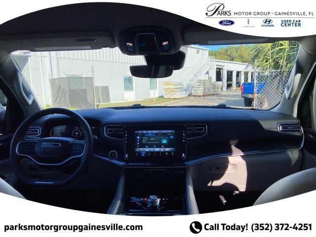 Used 2022 Jeep Wagoneer Series II AWD/4WD image 18
