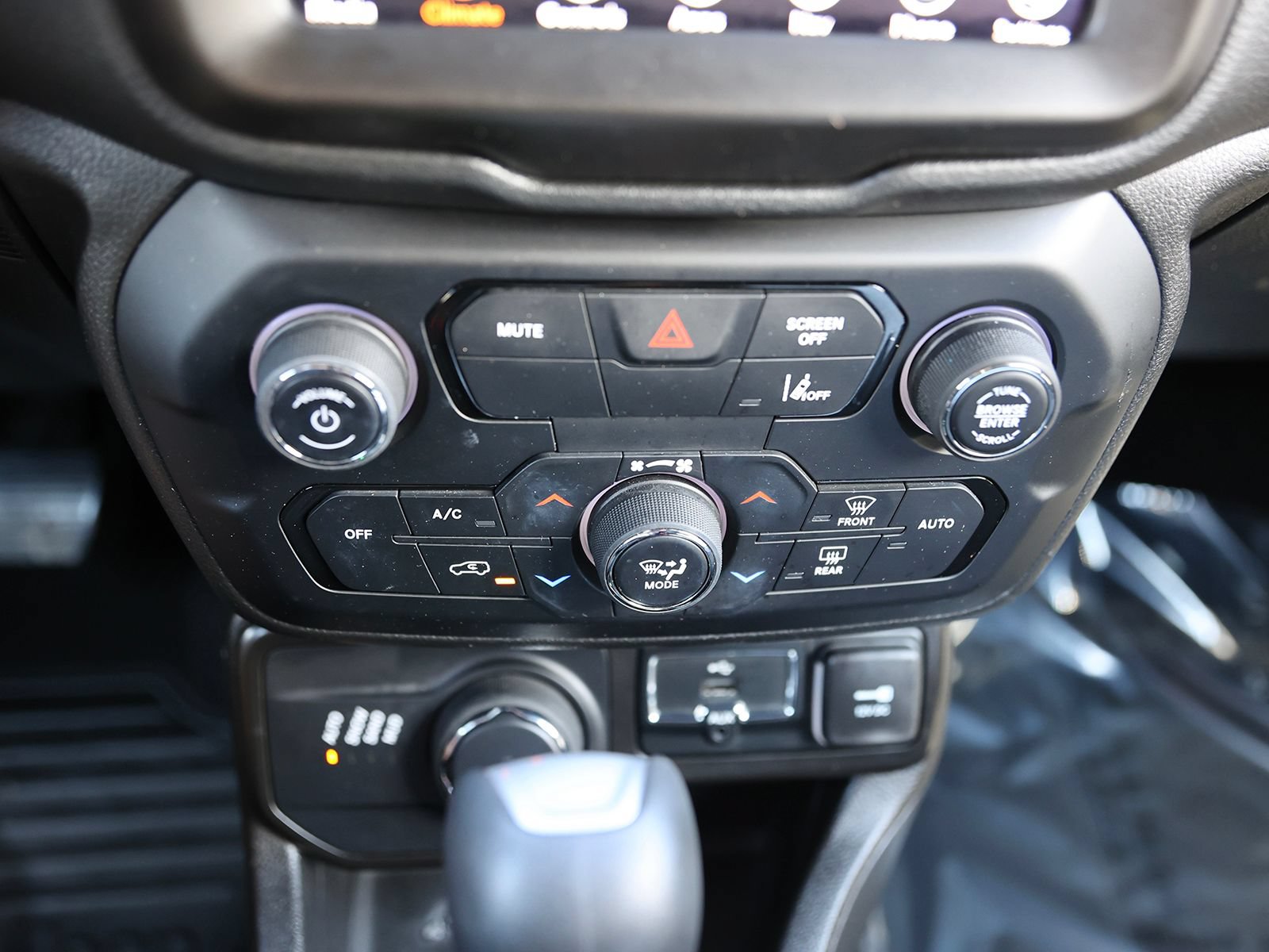 Used 2022 Jeep Renegade Altitude w/ Convenience Group AWD/4WD image 26