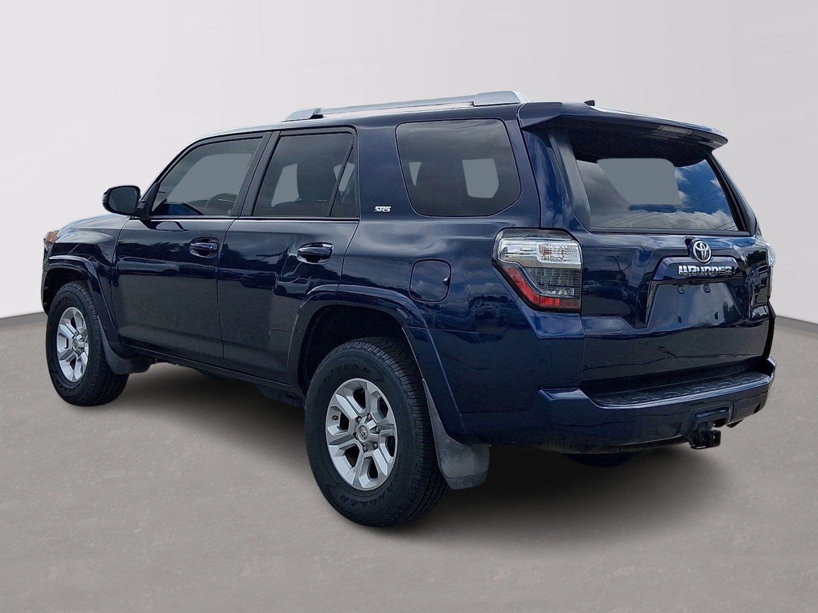 Used 2018 Toyota 4Runner SR5 RWD image 4