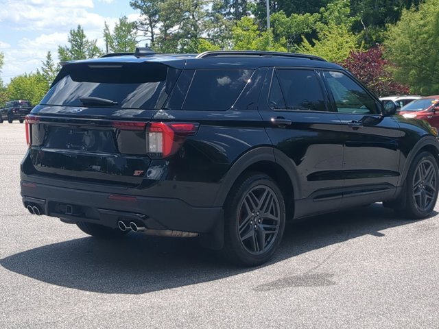 Certified 2025 Ford Explorer ST AWD/4WD image 4