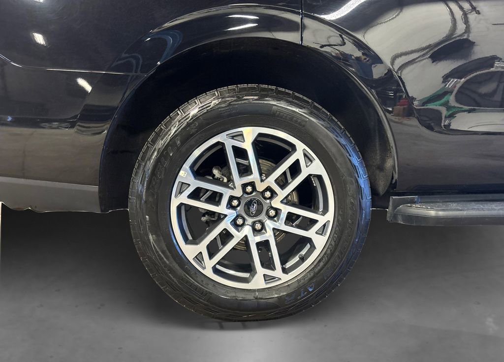 Certified 2025 Ford Expedition Active AWD/4WD image 19