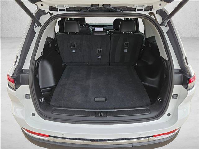 Used 2024 Jeep Grand Cherokee Limited AWD/4WD image 7
