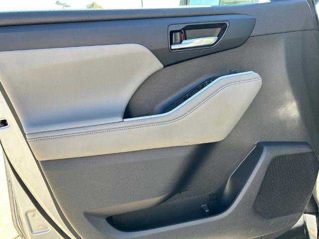Used 2021 Toyota Highlander XLE image 15