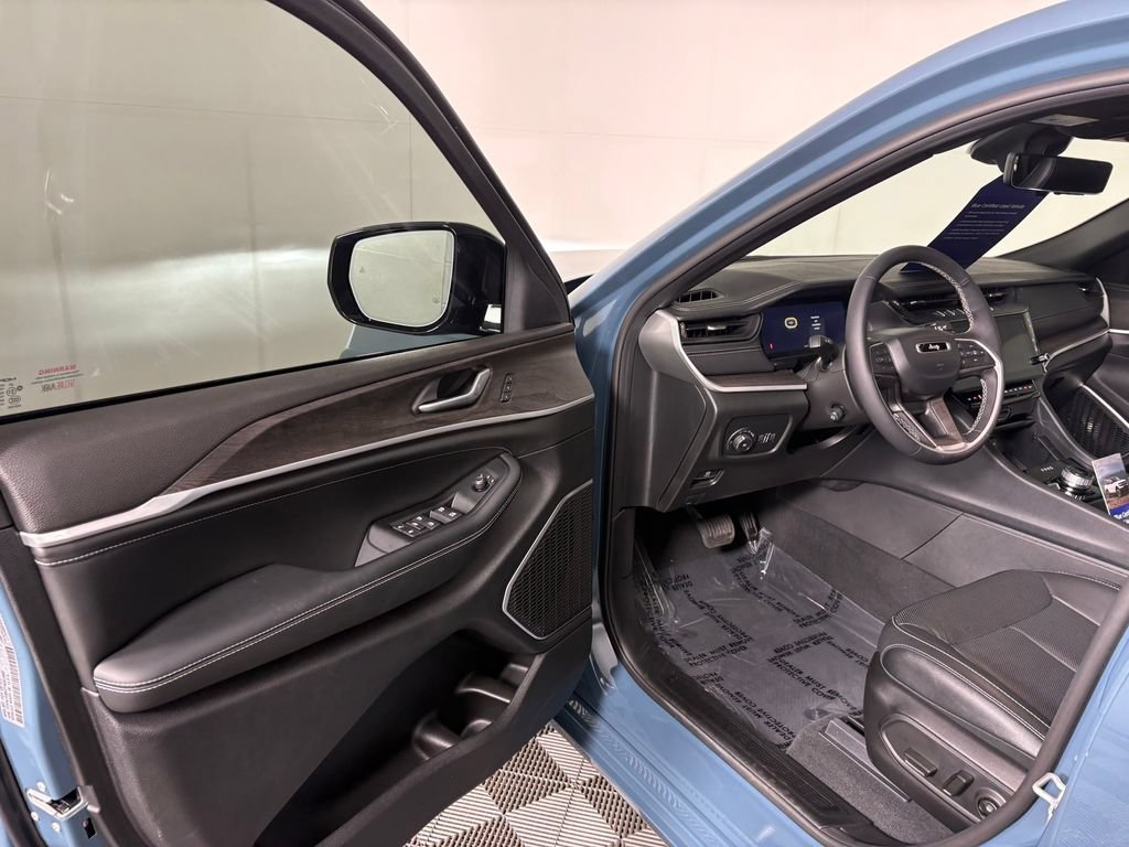 Used 2026 Jeep Grand Cherokee Limited AWD/4WD image 12