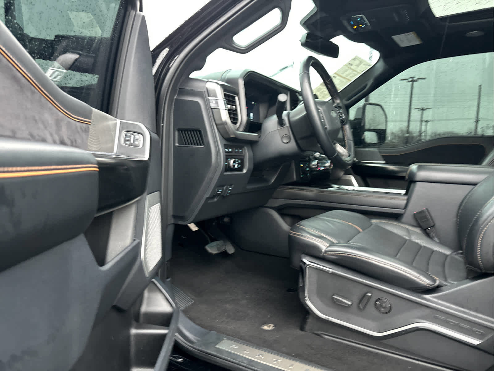 Certified 2024 Ford F350 Platinum w/ FX4 Off-Road Package image 7