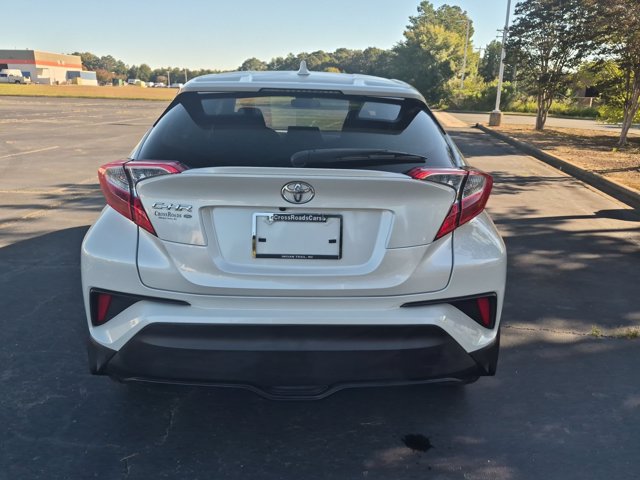 Used 2020 Toyota C-HR XLE FWD image 5