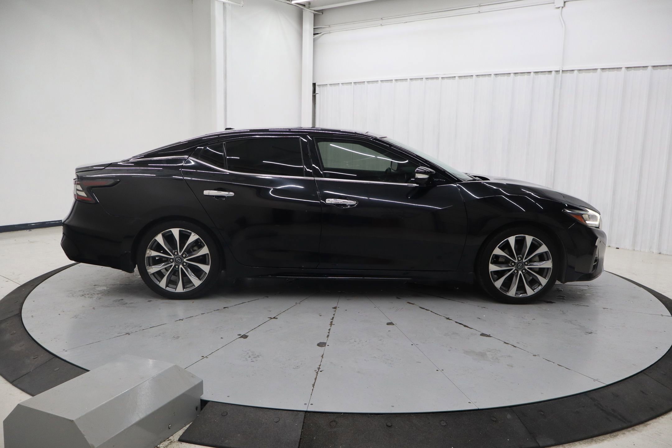 Used 2023 Nissan Maxima Platinum w/ Sport Mat Group image 6