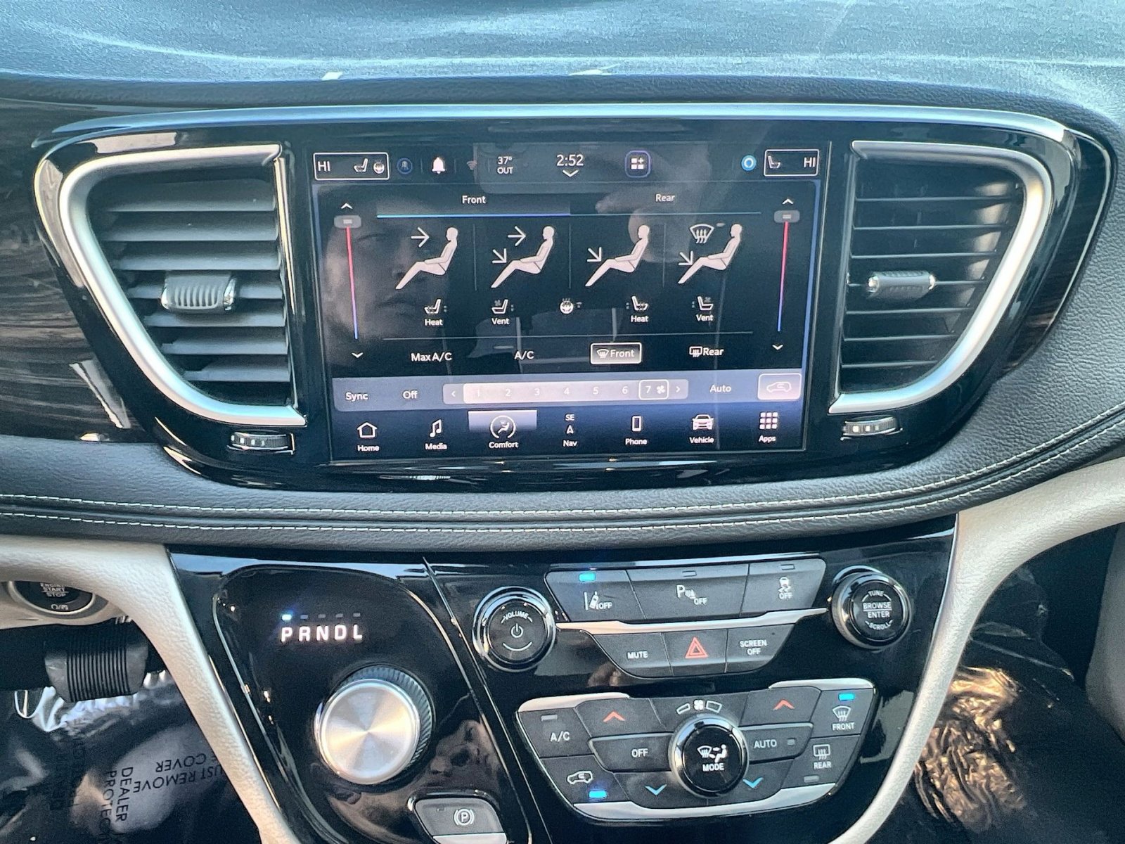 Used 2023 Chrysler Pacifica Limited image 21