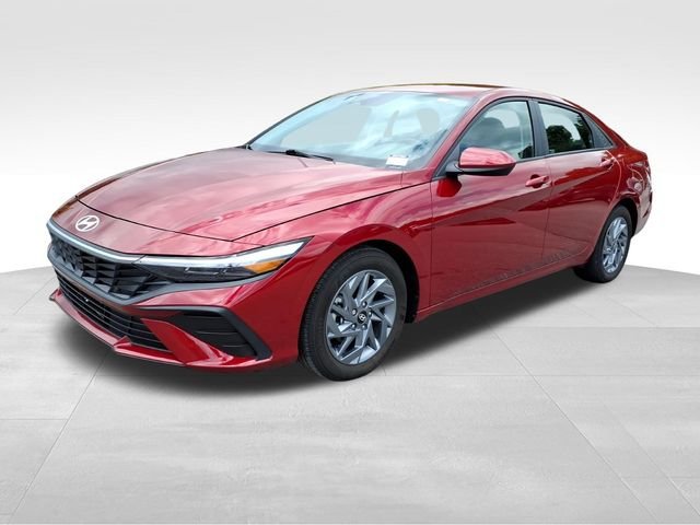 Used 2024 Hyundai Elantra SEL FWD image 2