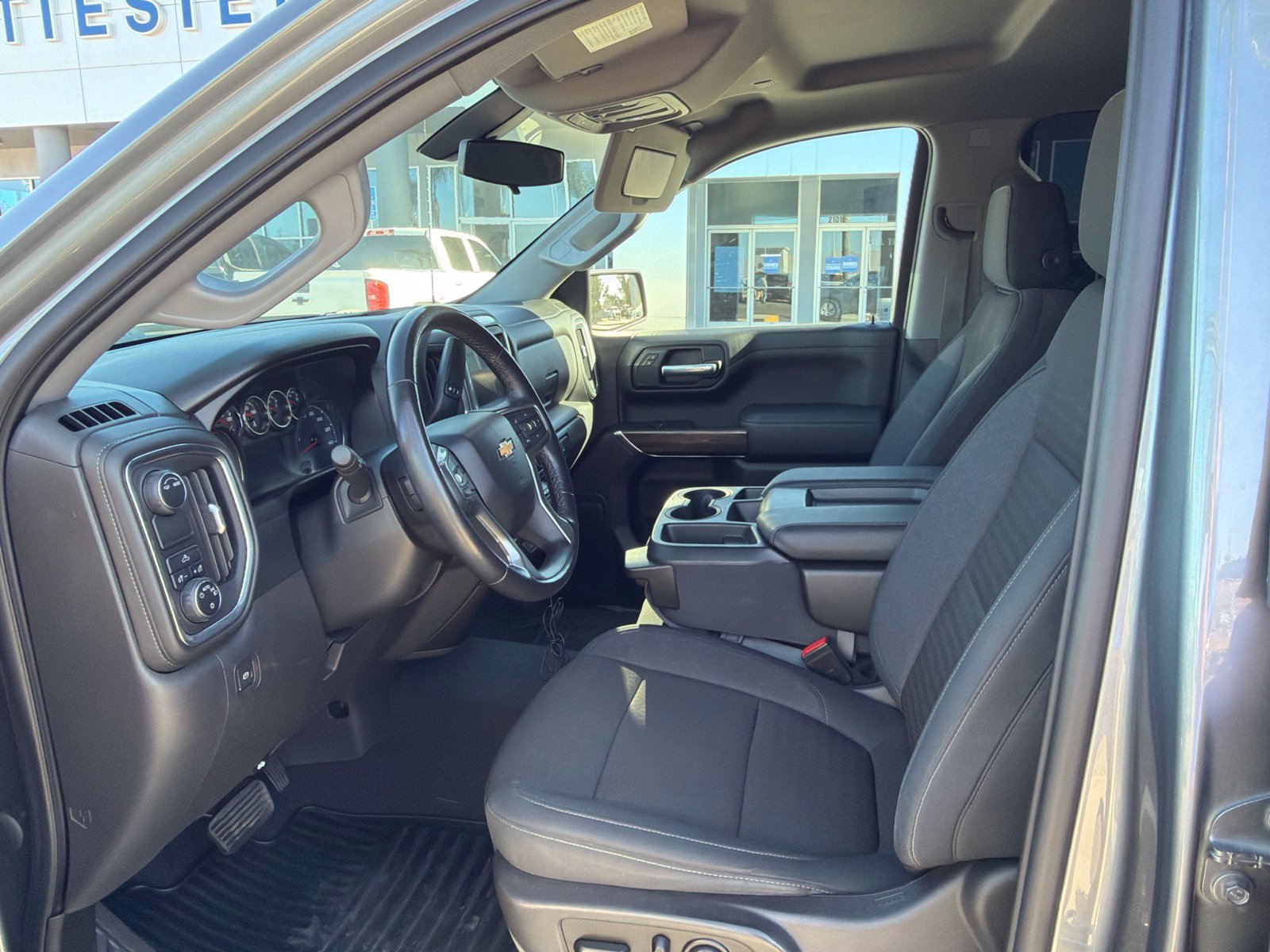 Used 2021 Chevrolet Silverado 1500 LT RWD image 2