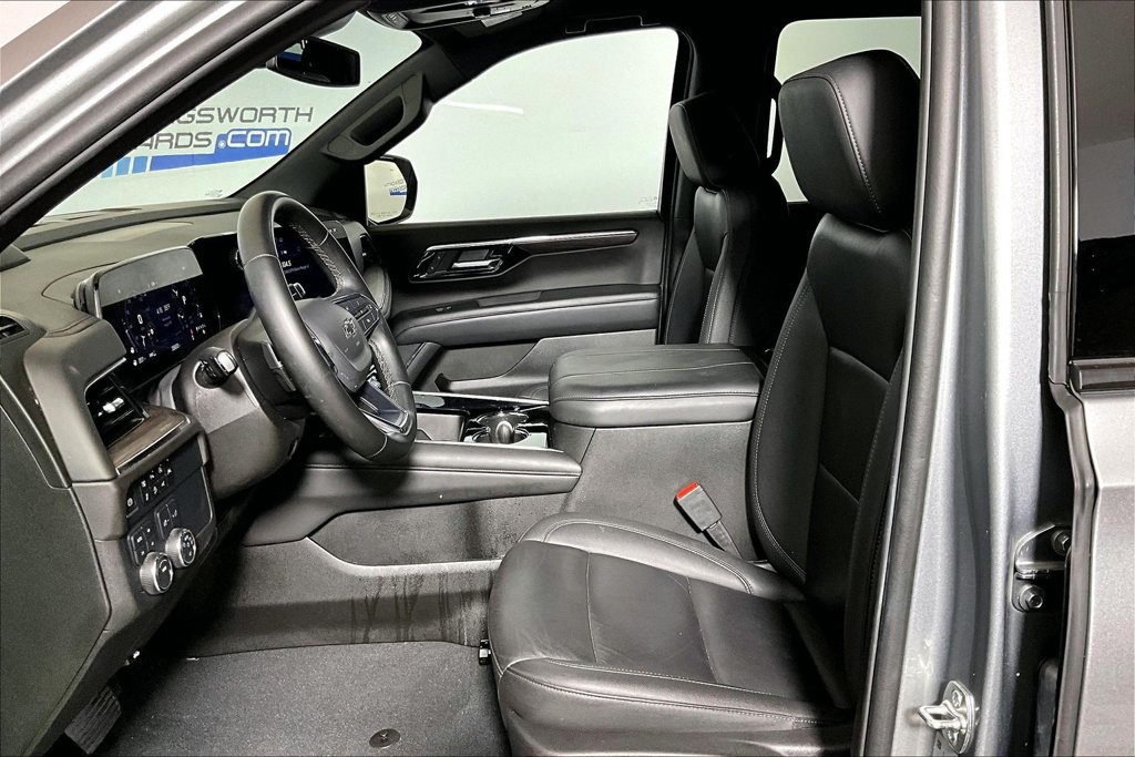 Used 2025 Chevrolet Suburban Z71 AWD/4WD image 20