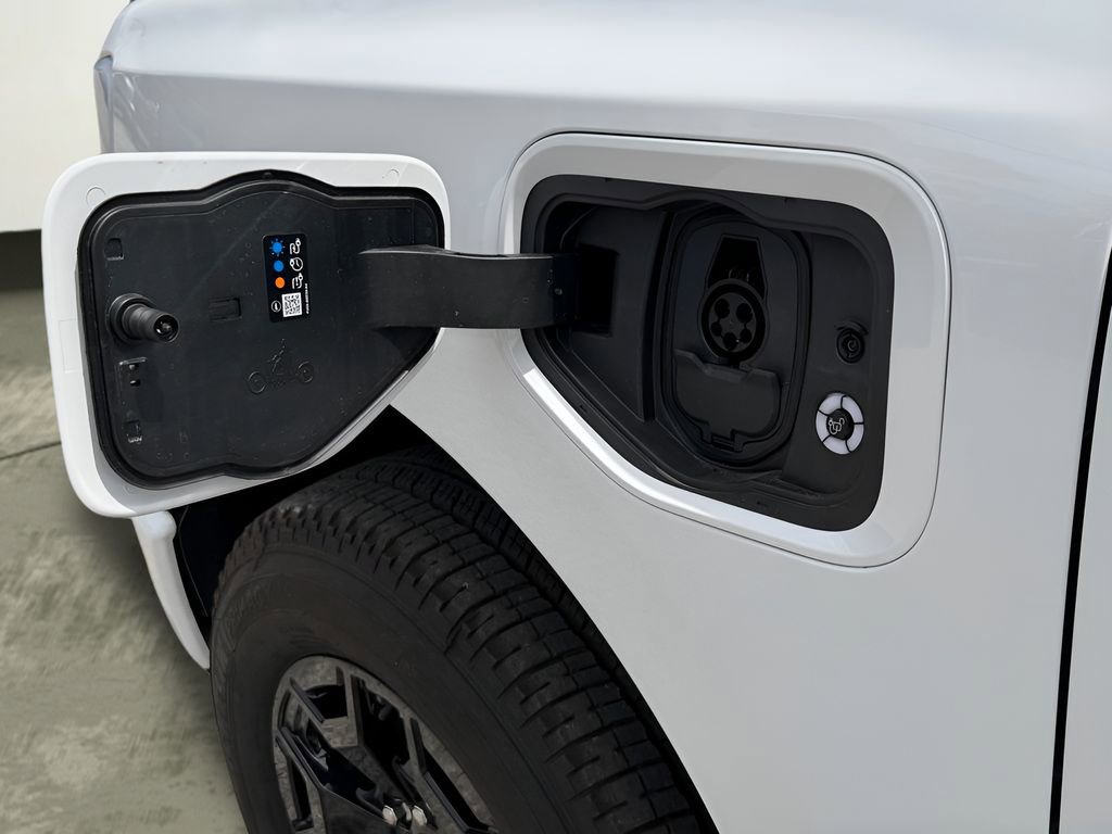 Certified 2025 Ford F150 Lightning XLT AWD/4WD image 37