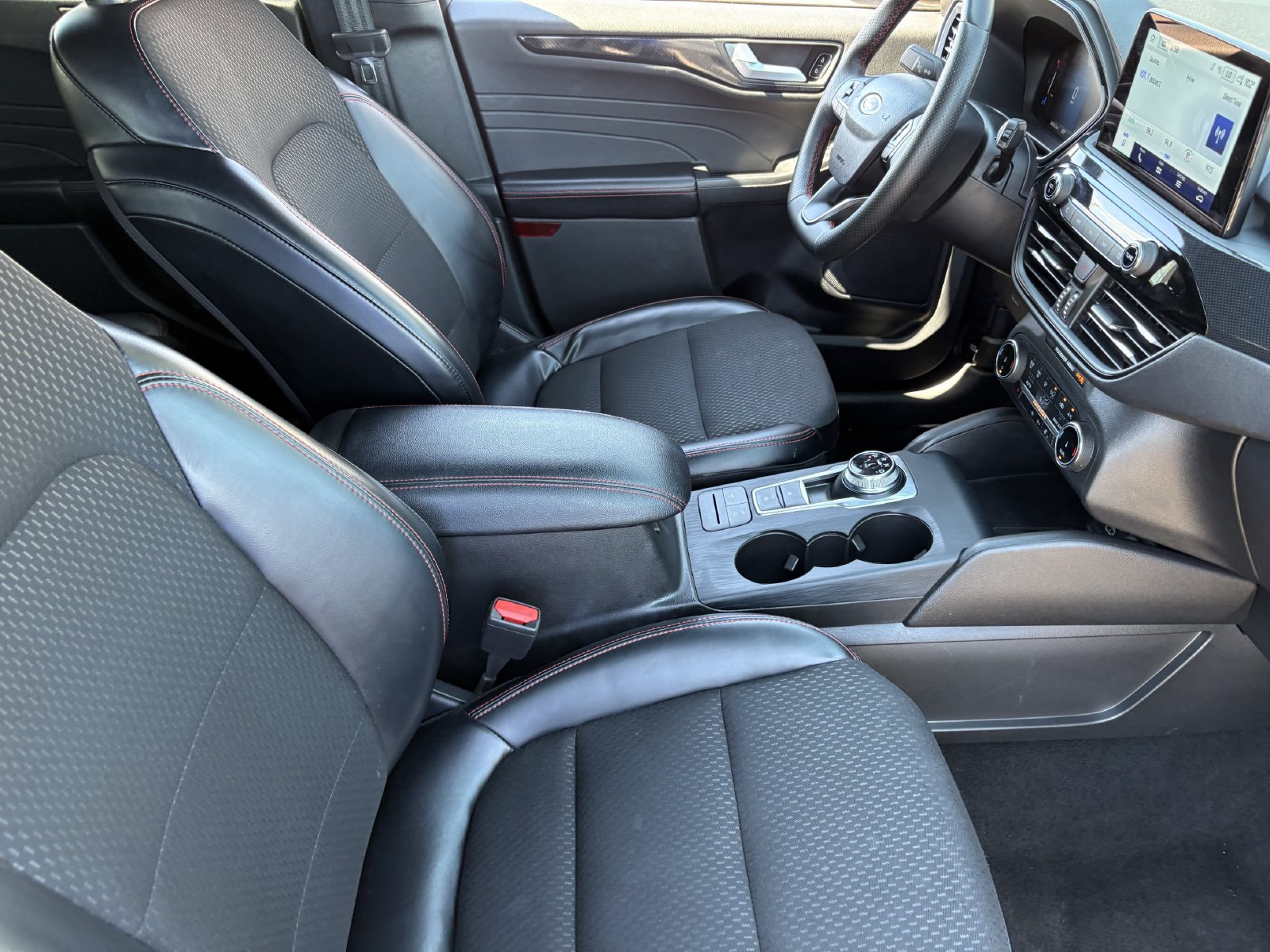Certified 2025 Ford Escape ST-Line Select AWD/4WD image 13