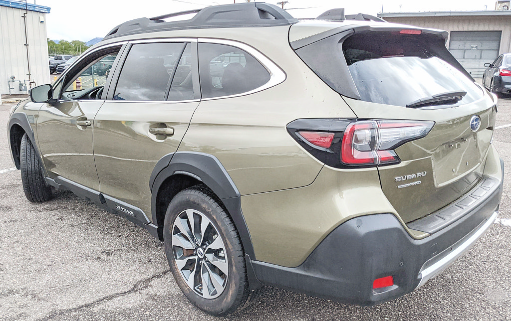 Used 2025 Subaru Outback Limited AWD/4WD image 4