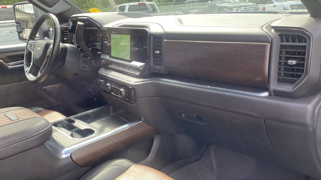 Used 2025 Chevrolet Silverado 3500 High Country w/ High Country Premium Package AWD/4WD image 11