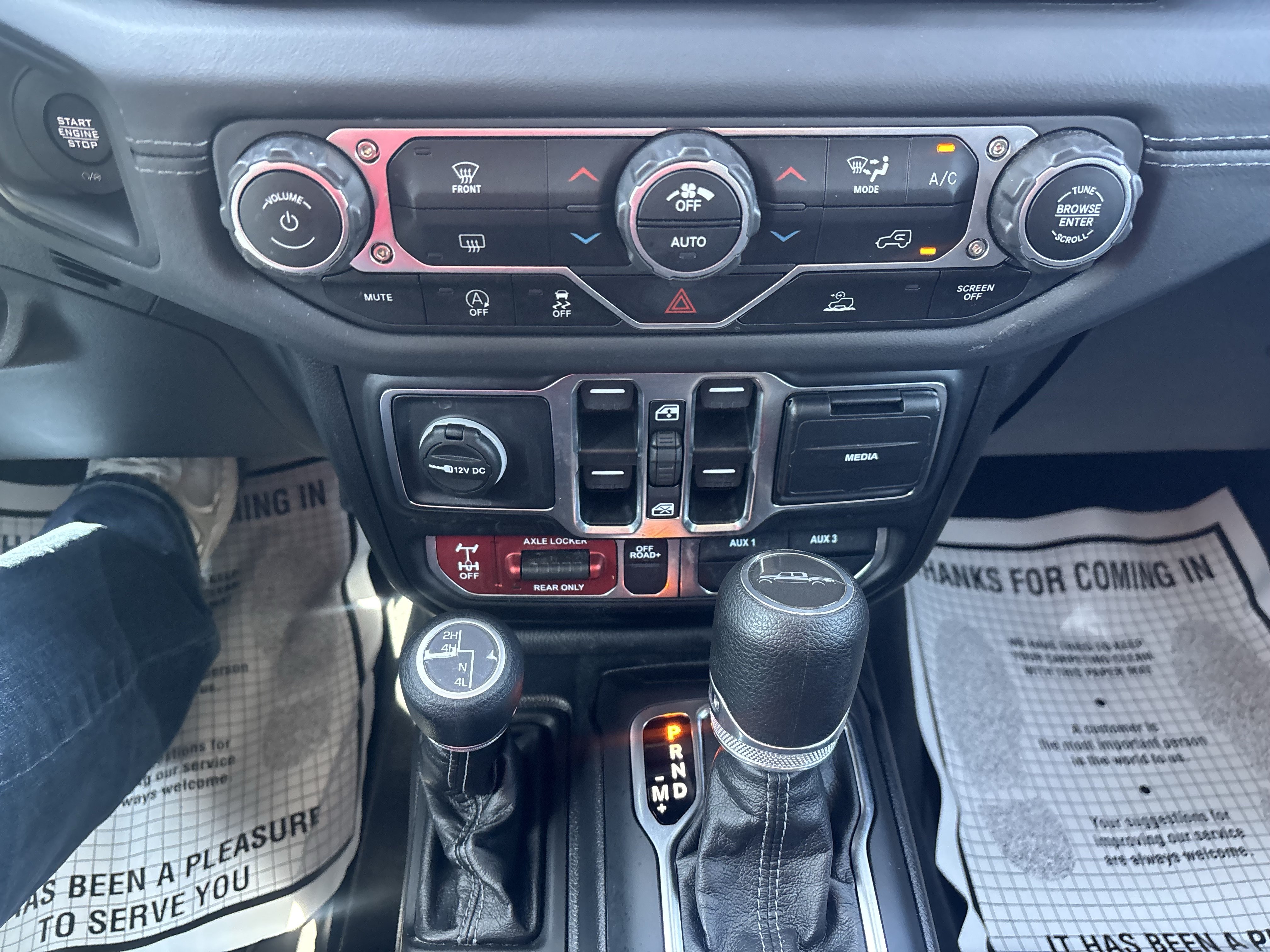 Used 2025 Jeep Gladiator Mojave AWD/4WD image 34