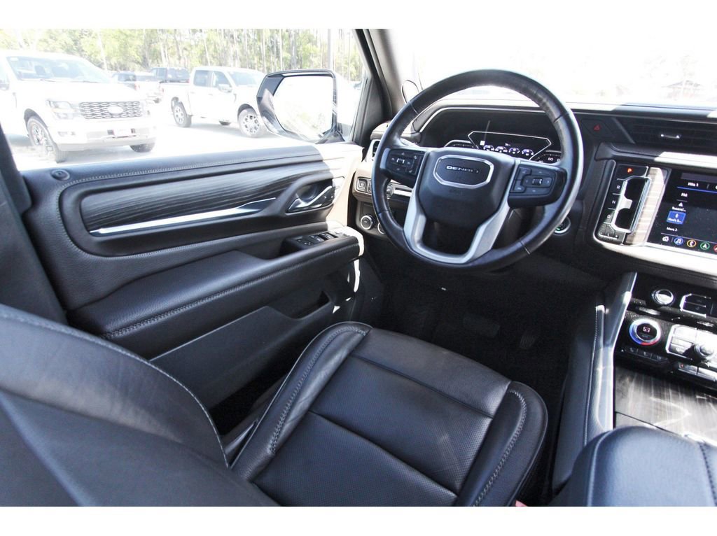 Used 2021 GMC Yukon XL Denali w/ Denali Premium Package image 12
