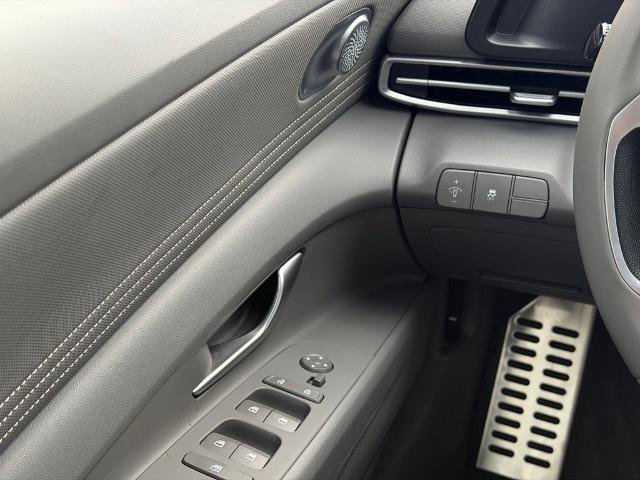 Used 2025 Hyundai Elantra Sport FWD image 19