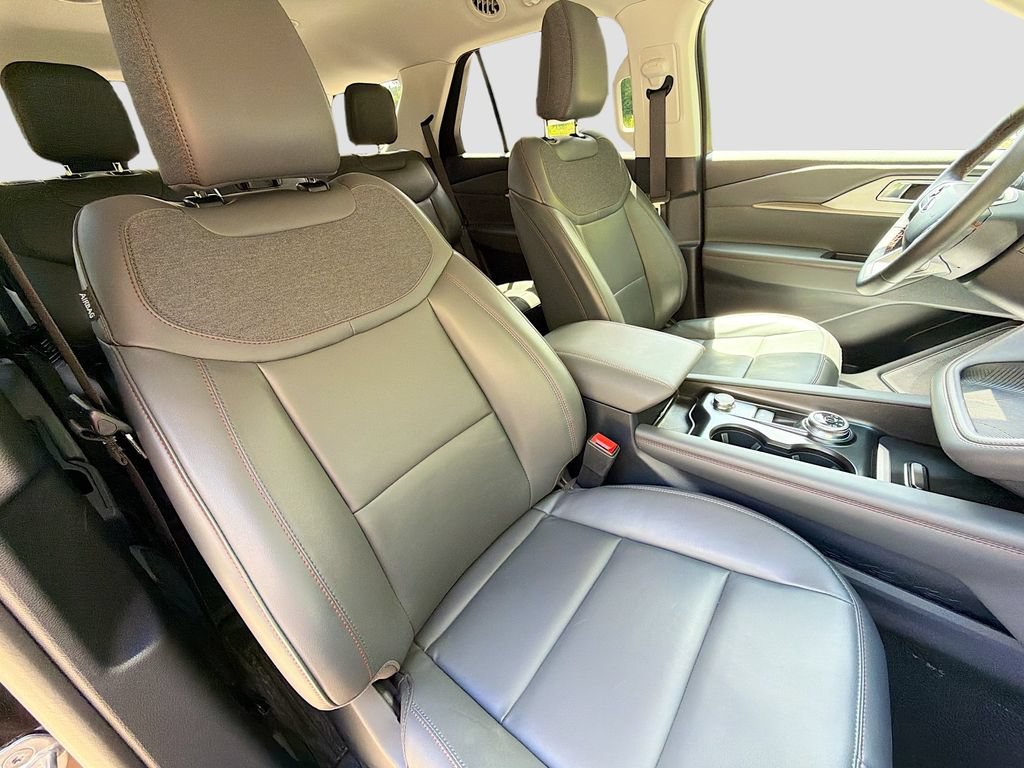 Certified 2025 Ford Explorer Active w/ Active Comfort Package AWD/4WD image 30