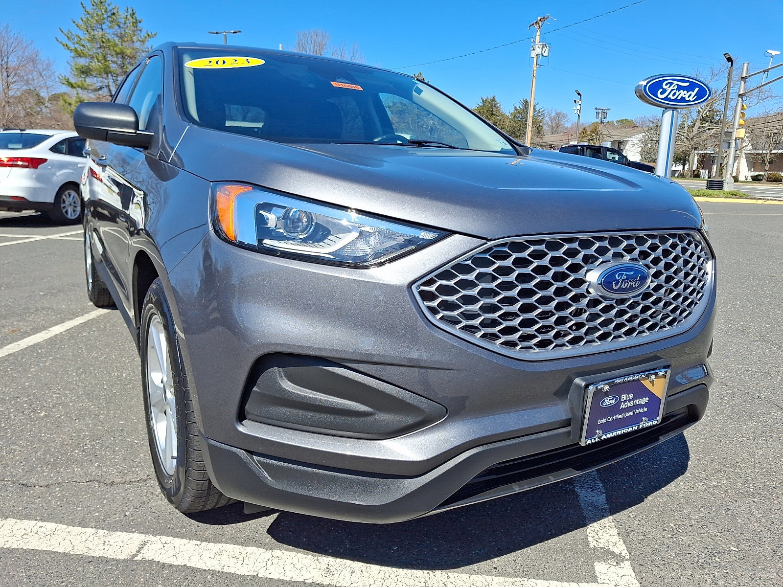 Certified 2023 Ford Edge SE image 2