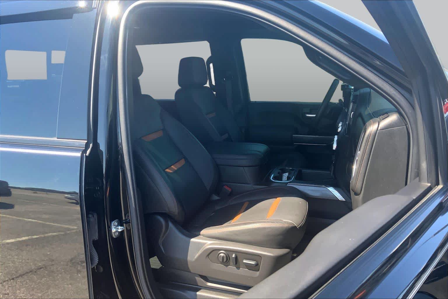 Used 2023 GMC Sierra 2500 AT4 w/ AT4 Premium Plus Package AWD/4WD image 9