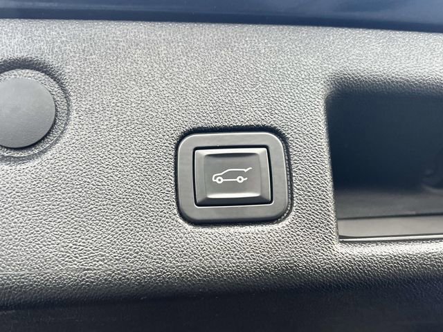 Used 2020 Chevrolet Equinox LT w/ Driver Convenience Package image 12